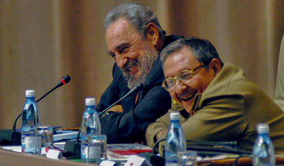 Fidel y Raúl. Foto: Ismael Francisco (archivo)/ Cubadebate.