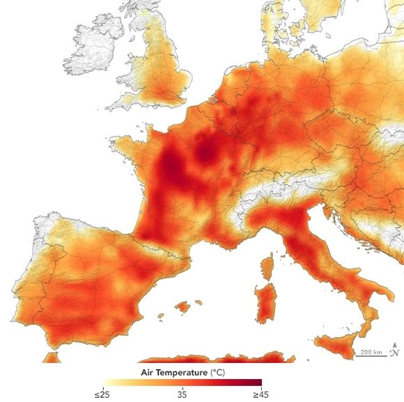 El 25 de julio de 2019 se reportaron valores de temperatura superiores a 40 grados Celsius en Europa. Fuente: NASA Earth Observatory. El 25 de julio de 2019 se reportaron valores de temperatura superiores a 40 grados Celsius en Europa. Fuente: NASA Earth Observatory.