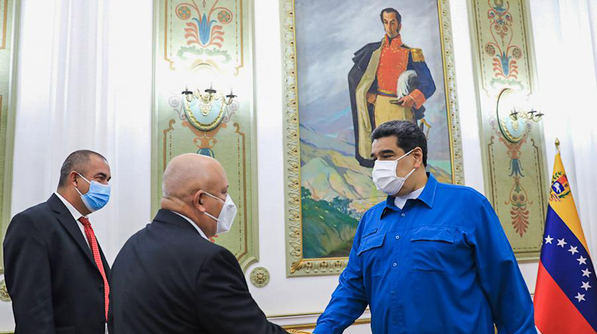 Recibió presidente venezolano a delegación de Cuba
