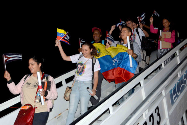 Ya en la Patria, delegación cubana a congreso estudiantil regional Ya en la Patria, delegación cubana a congreso estudiantil regional