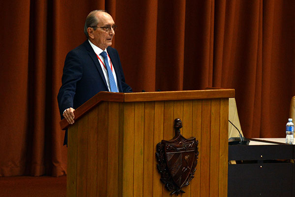 Doctor en Ciencias Jurídicas Rodolfo Dávalos Doctor en Ciencias Jurídicas Rodolfo Dávalos