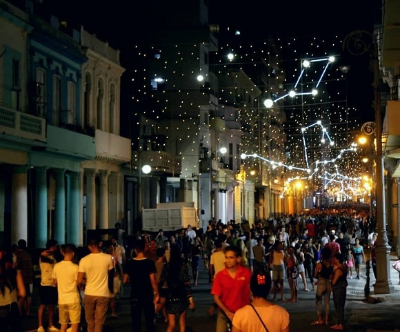 Avenida Italia: Amistad, color y sabor