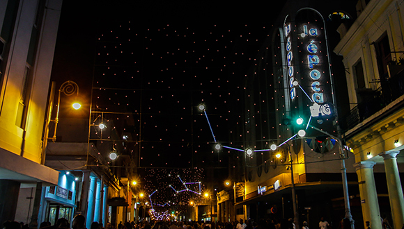 Constelaciones de “Planetario” iluminan la calle habanera Galiano