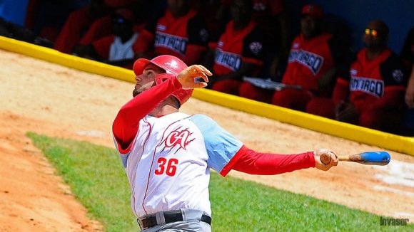 Alfredo Fadragas conectó un jonrón con las bases llenas. Foto: Alejandro García/ Invasor. Alfredo Fadragas conectó un jonrón con las bases llenas. Foto: Alejandro García/ Invasor.