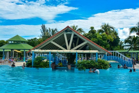 El hotel Brisas Guardalavaca, ubicado en la playa de igual nombre en el municipio de Banes, provincia de Holguín. Foto: Juan Pablo Carreras.