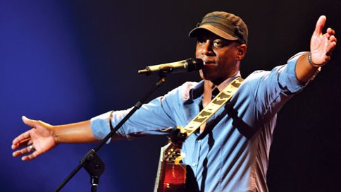 Trovador cubano Tony Ávila