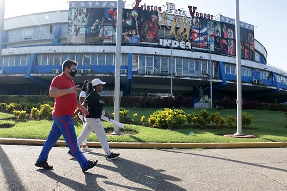Carrera caminata en Cuba por el Día del Desafío.
