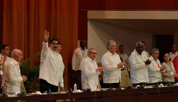 Raúl Castro, Miguel Díaz-Canel y Nicolás Maduro en la clausura del Encuentro. Foto: Presidencia Cuba/ Twitter. Raúl Castro, Miguel Díaz-Canel y Nicolás Maduro en la clausura del Encuentro. Foto: Presidencia Cuba/ Twitter.