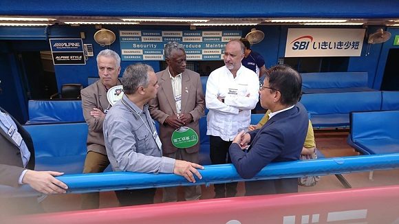 Delegación del INDER intercambia con el presidente del equipo Chunichi Dragons de béisbol