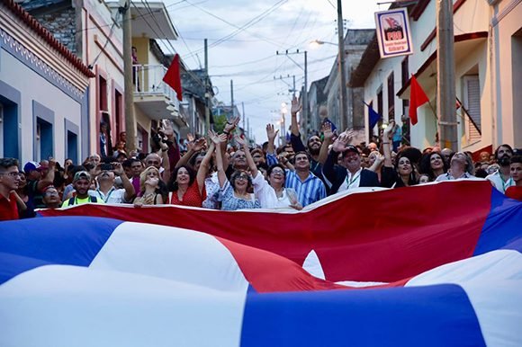 Gibara se inunda de arte durante el Festival de Cine. Foto: Gabriel Guerra Bianchini.