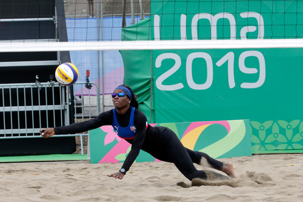 Playeras cubanas Leyla Martínez y Maylén Delís pasan invictas a cuartos de final. Playeras cubanas Leyla Martínez y Maylén Delís pasan invictas a cuartos de final.