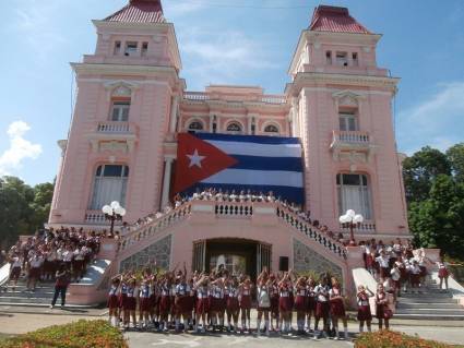 Palacio Provincial de Pioneros Una flor para Camilo Palacio Provincial de Pioneros Una flor para Camilo