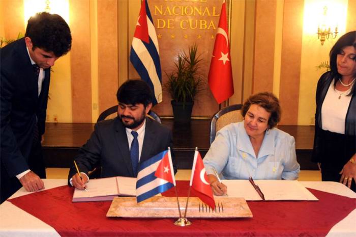  Firman Cuba y aerolínea Turkish Airlines memorando de entendimiento