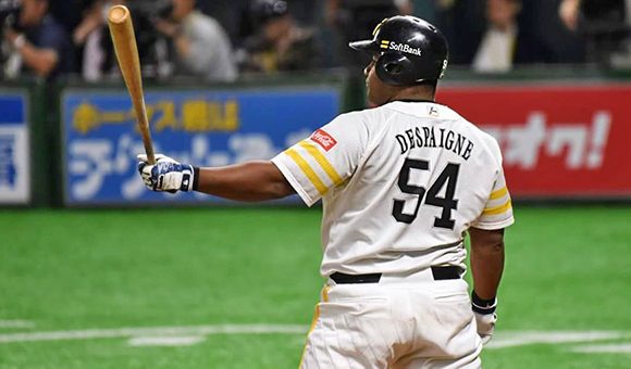 Alfredo Despaigne es un ídolo en el béisbol de Japón. Foto: Yuhki Ohboshi.