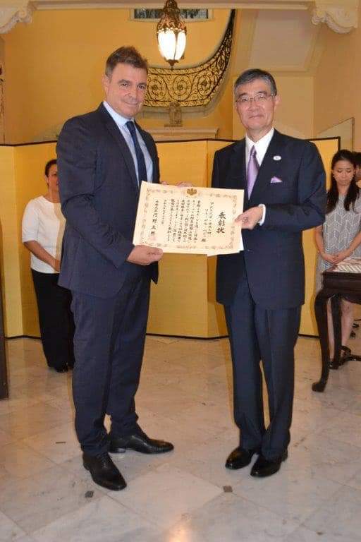 Canciller japonés reconoce a dos personalidades cubanas