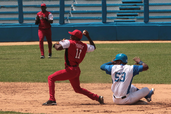 Peloteros del equipo de Santiago.