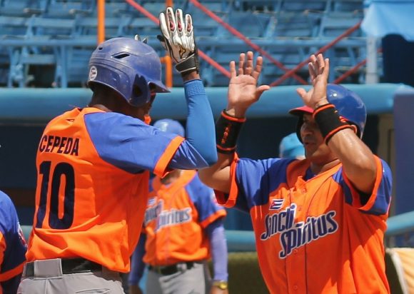 Frederich Cepeda se reafirma como líder en cuadrangulares. Frederich Cepeda se reafirma como líder en cuadrangulares.