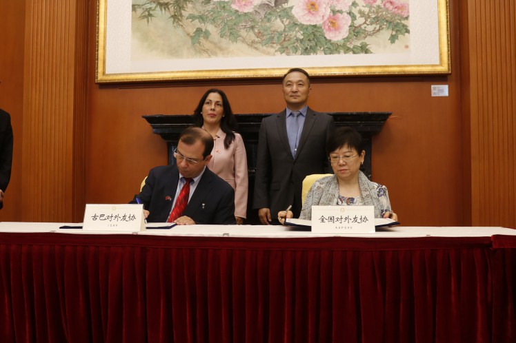 Firma de acuerdos entre China y Cuba
