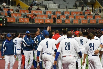 Cuba derrota 3-2 a Australia y sigue viva en Premier 12 de béisbol Cuba derrota 3-2 a Australia y sigue viva en Premier 12 de béisbol