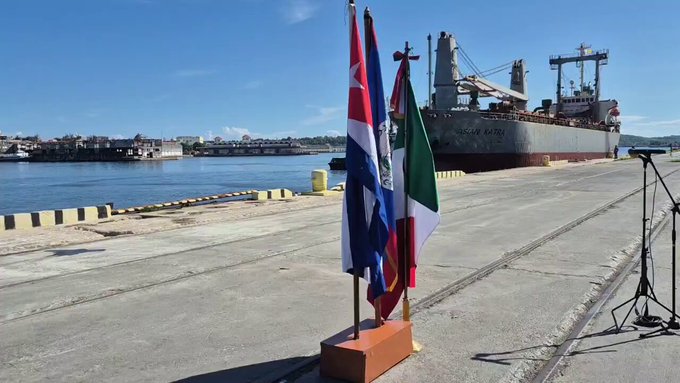 banderas de Cuba y Mexico