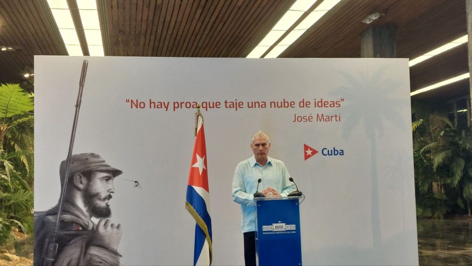 Comparece presidente cubano ante los medios de comunicación Comparece presidente cubano ante los medios de comunicación