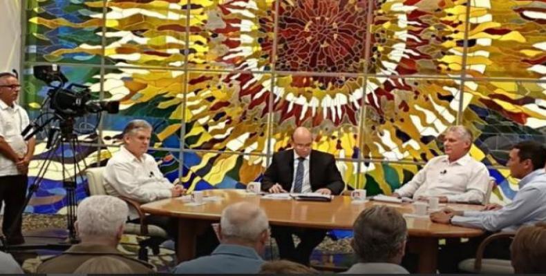 presidente cubano Miguel Díaz-Canel Bermúdez durante su comparecencia especial en el programa televisivo Mesa Redonda presidente cubano Miguel Díaz-Canel Bermúdez durante su comparecencia especial en el programa televisivo Mesa Redonda