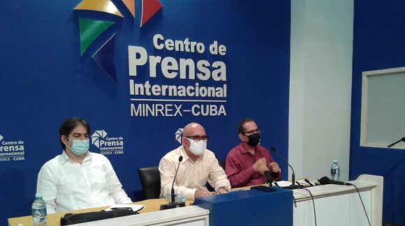 Educación Superior en 2021: A distancia, sin que ningún estudiante quede atrás Educación Superior en 2021: A distancia, sin que ningún estudiante quede atrás