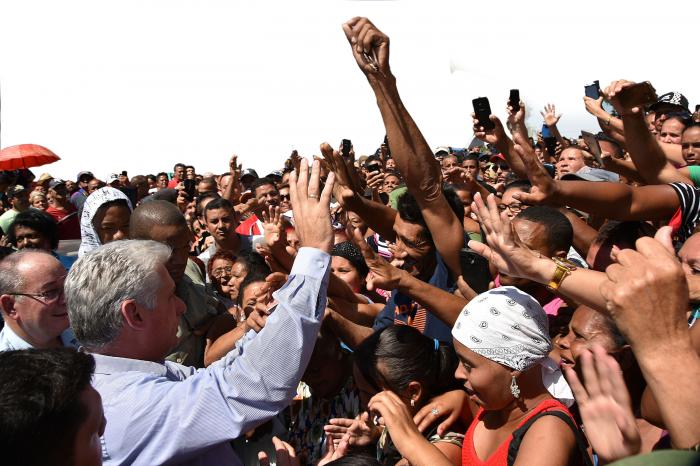  Miguel Díaz-Canel Bermúdez  con el pueblo
