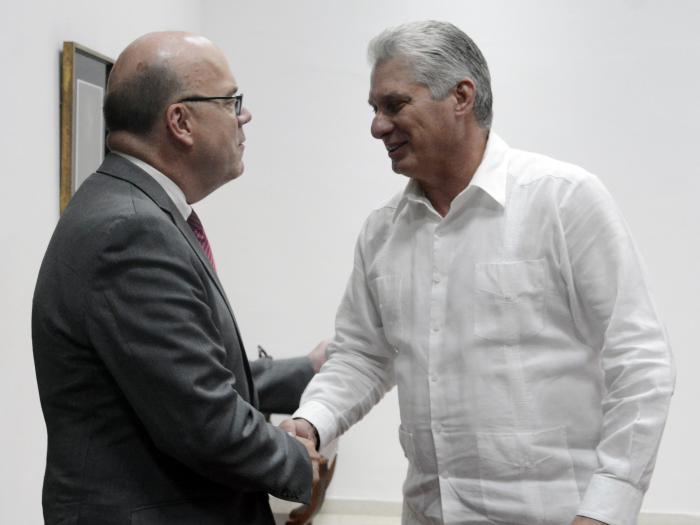 El presidente de los Consejos de Estado y de Ministros, Miguel Díaz-Canel Bermúdez, recibió al congresista demócrata por el estado de Massachusetts, James McGovern El presidente de los Consejos de Estado y de Ministros, Miguel Díaz-Canel Bermúdez, recibió al congresista demócrata por el estado de Massachusetts, James McGovern