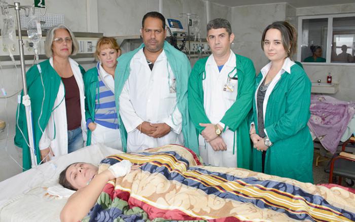 Realizan por primera vez en Cuba compleja cirujía para extirpar tumor benigno de grandes dimensiones en la columna vertebral