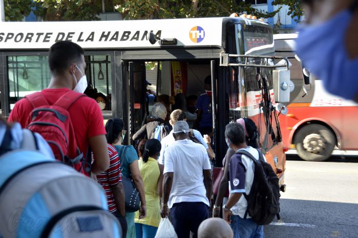 Transporte urbano en la capital reduce frecuencias por limitaciones de combustible 