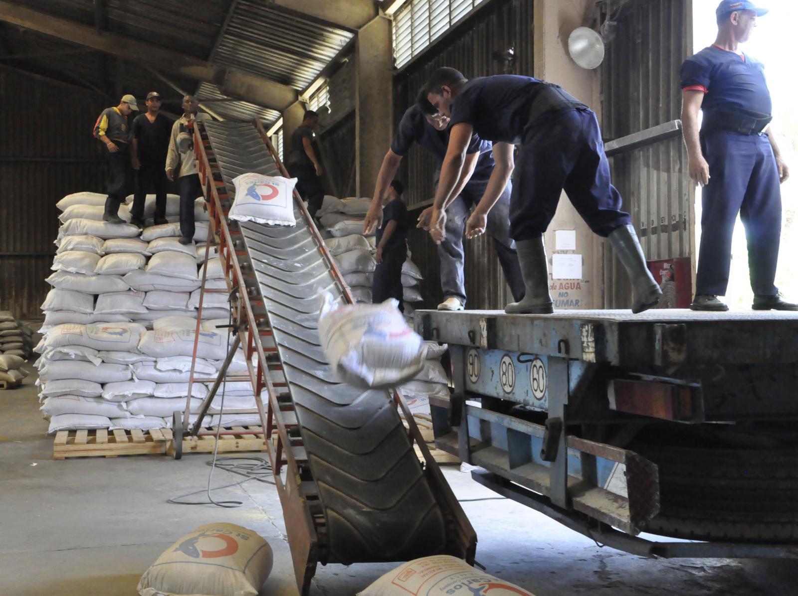 Díaz-Canel: Poner en el lugar que le toca a la empresa estatal socialista Díaz-Canel: Poner en el lugar que le toca a la empresa estatal socialista