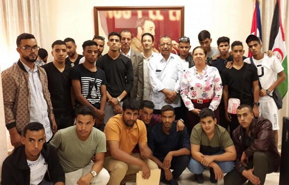 Jóvenes saharauis viajan a Cuba para cursar estudios universitarios