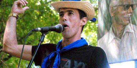 Joven repentista cubano