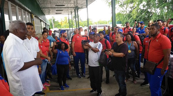 Recibimiento del residente de la Asamblea Nacional del Poder Popular, Esteban Lazo Hernández, a los atletas cubanos que compitieron en Lima 