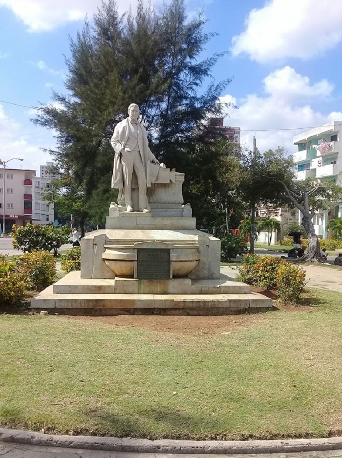 Estatua erigida en recordación de Francisco Frías y Jacott, conde de Pozos Dulces