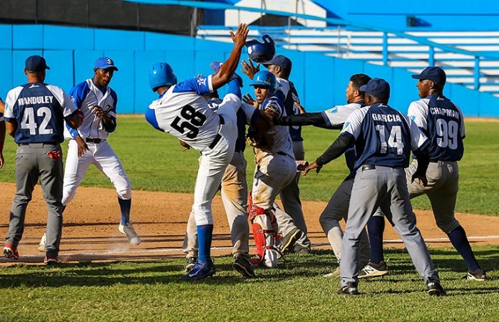 Agresividad incontenible entre Industriales y Holguín en el Latino