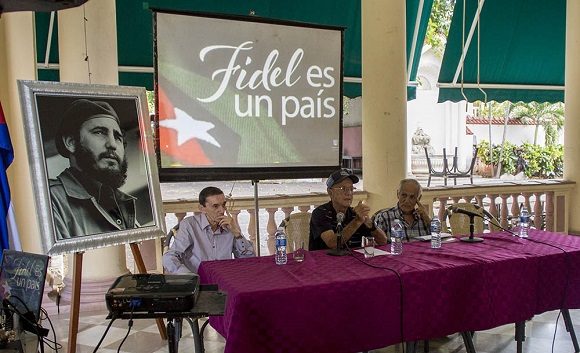 Pedro González, Orlando Calvo y José Quiñones, combatientes y miembros de la tripulación