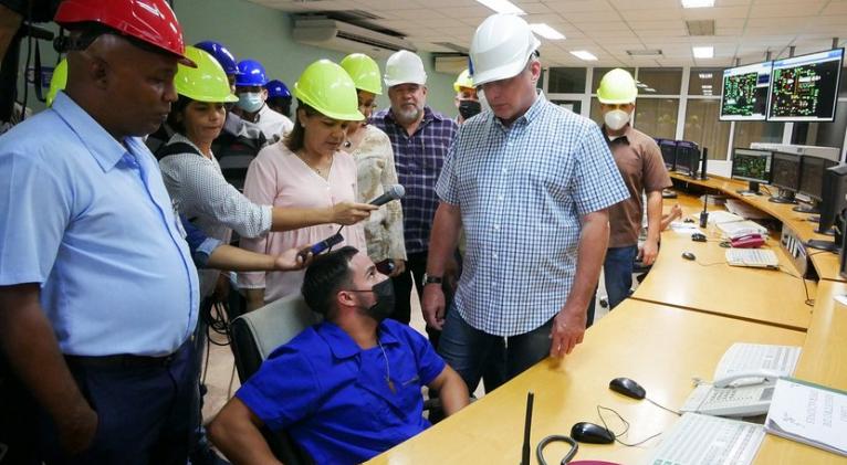 Díaz-Canel con los trabajadores