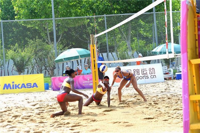 Cubanas del voly de playa por avanzar en Nanjing