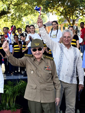 Raúl y Díaz-Canel en Birán: Fidel vivirá siempre en el corazón de su pueblo