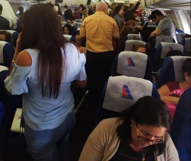 Primer grupo de médicos cubanos parte de Bolivia