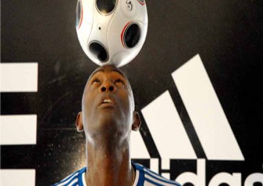 Eric Hernández sigue rompiendo sus propios récords mundiales